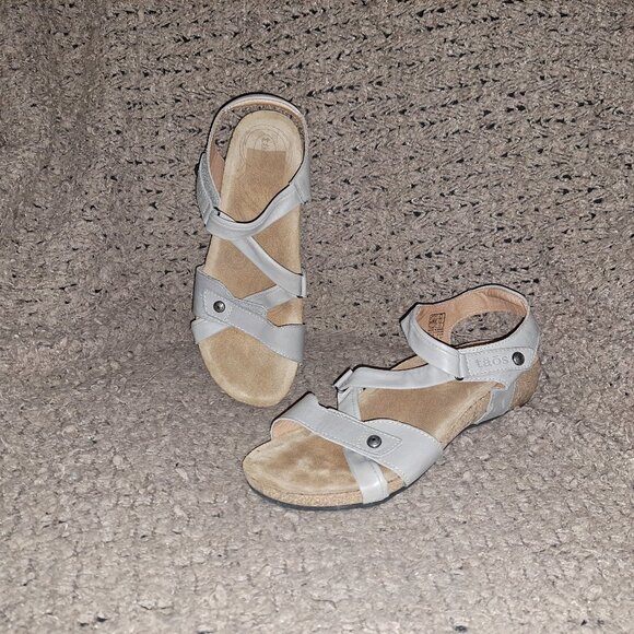 TAOS-Universe-Soft Gray Leather Strappy Sandal-Hook/Loop-Sz 41/10/10.5-Excellent - Picture 1 of 8